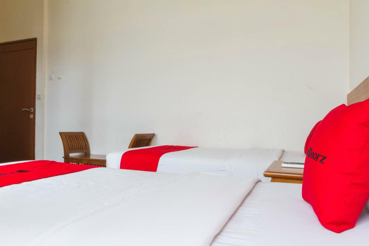 Reddoorz Plus @ Surapati 2 Bandung Ngoại thất bức ảnh