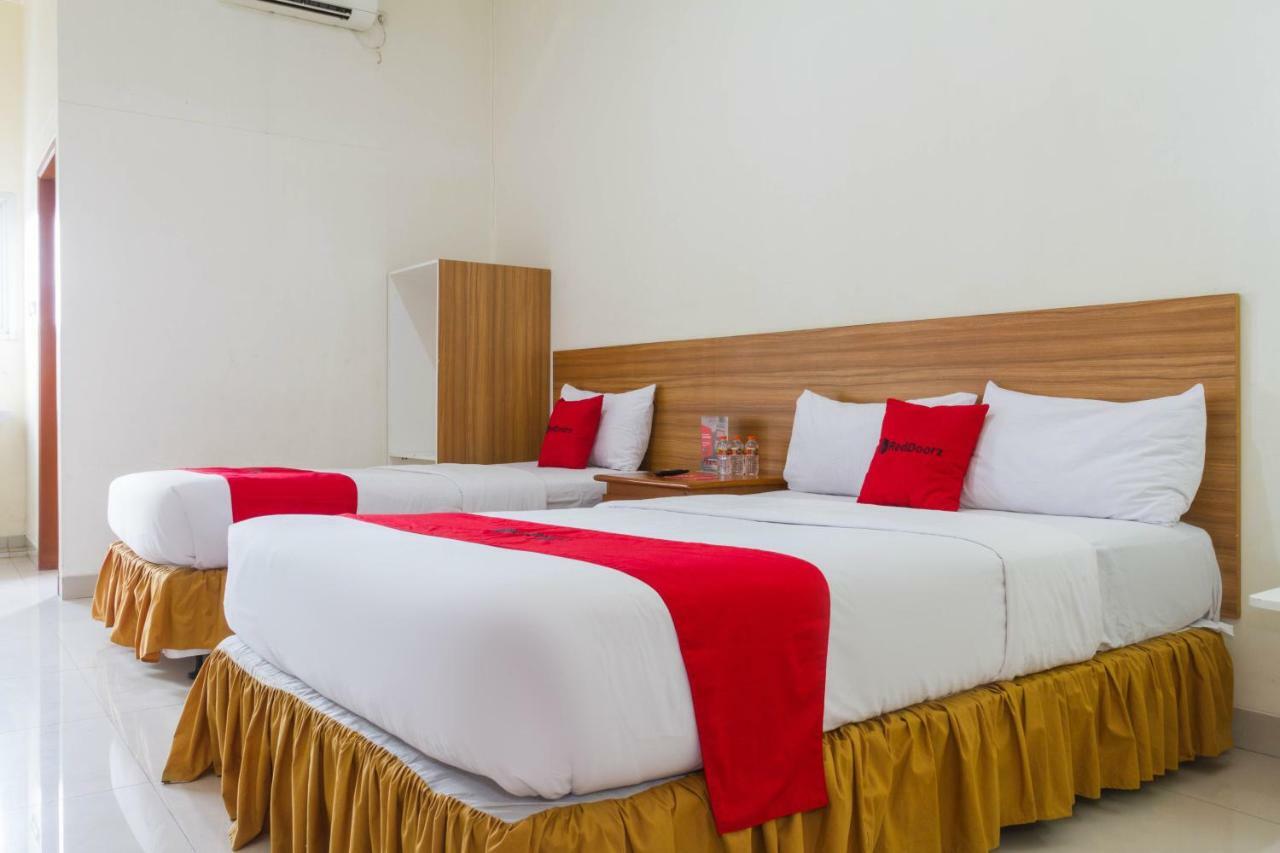 Reddoorz Plus @ Surapati 2 Bandung Ngoại thất bức ảnh