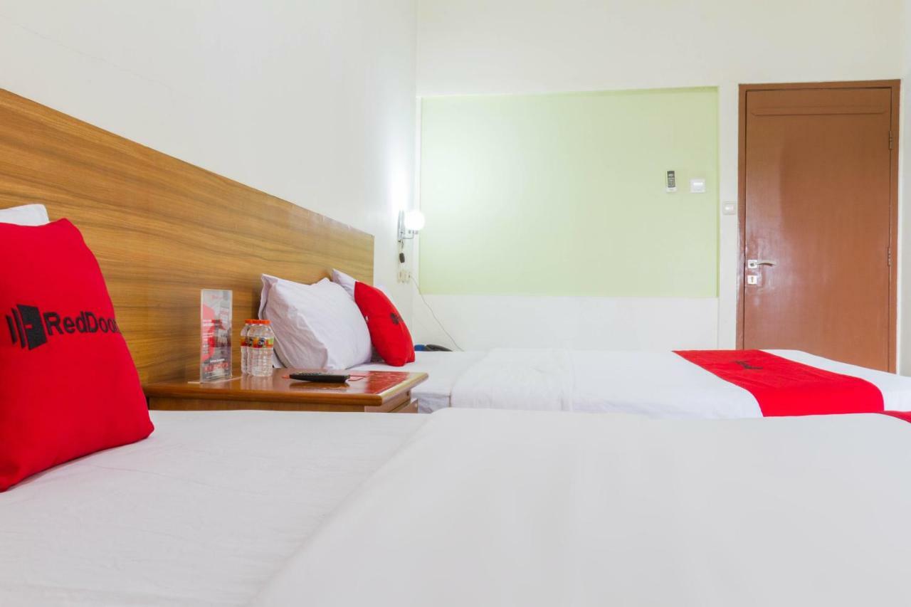 Reddoorz Plus @ Surapati 2 Bandung Ngoại thất bức ảnh