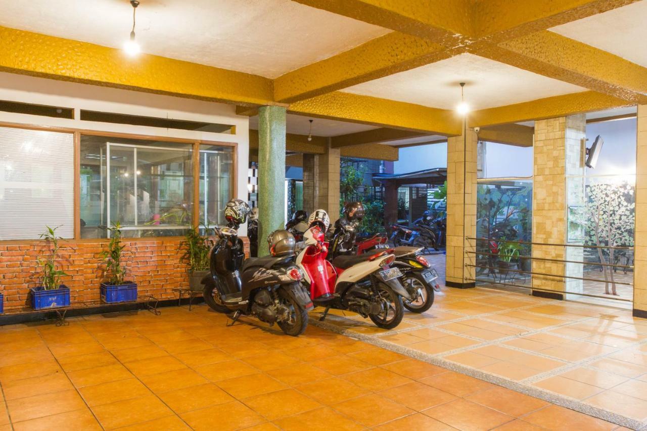 Reddoorz Plus @ Surapati 2 Bandung Ngoại thất bức ảnh