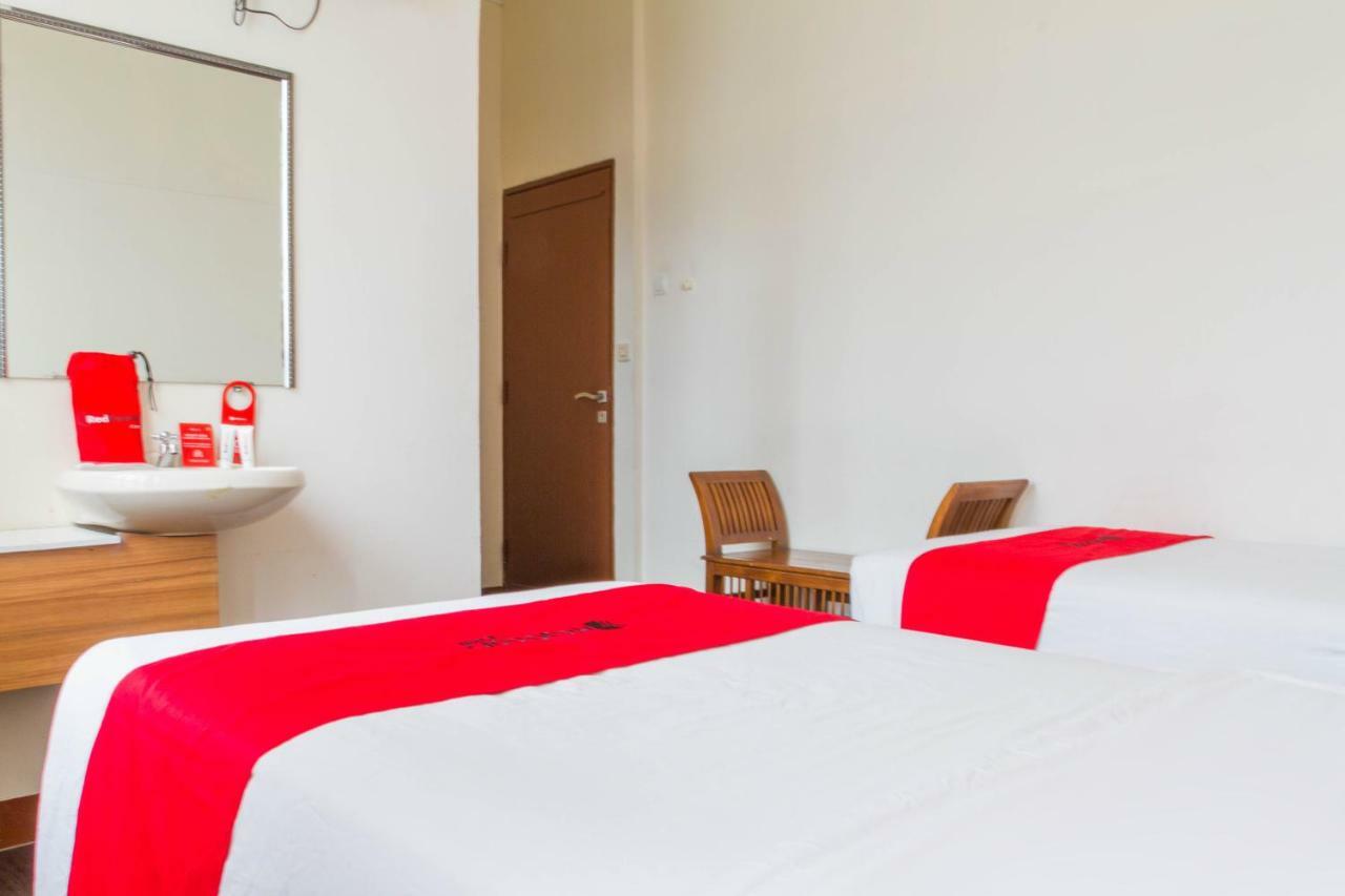 Reddoorz Plus @ Surapati 2 Bandung Ngoại thất bức ảnh