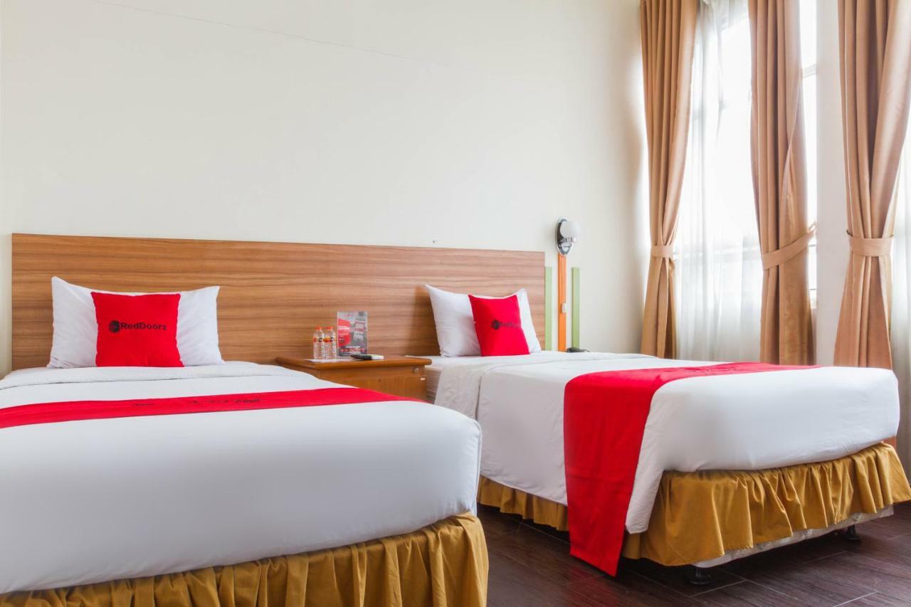 Reddoorz Plus @ Surapati 2 Bandung Ngoại thất bức ảnh