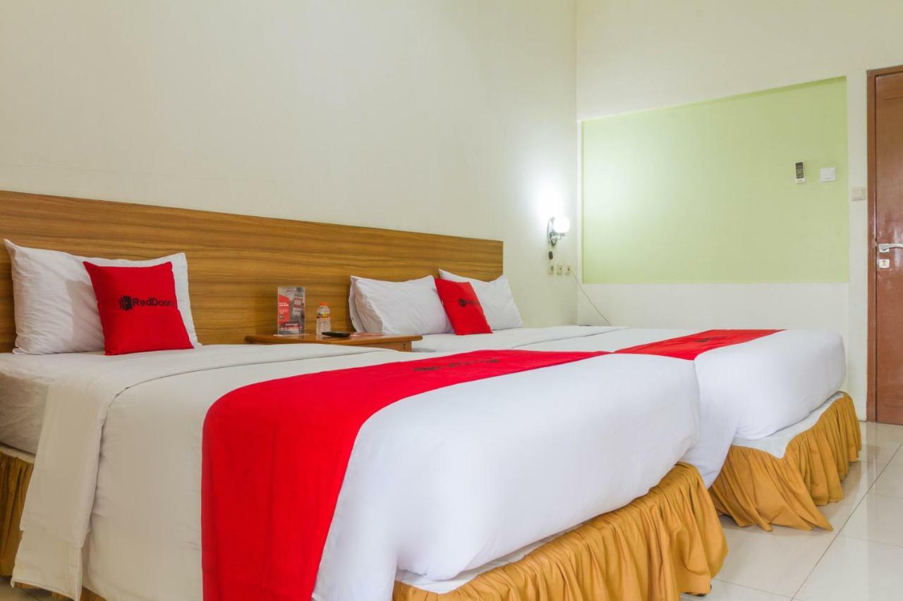 Reddoorz Plus @ Surapati 2 Bandung Ngoại thất bức ảnh