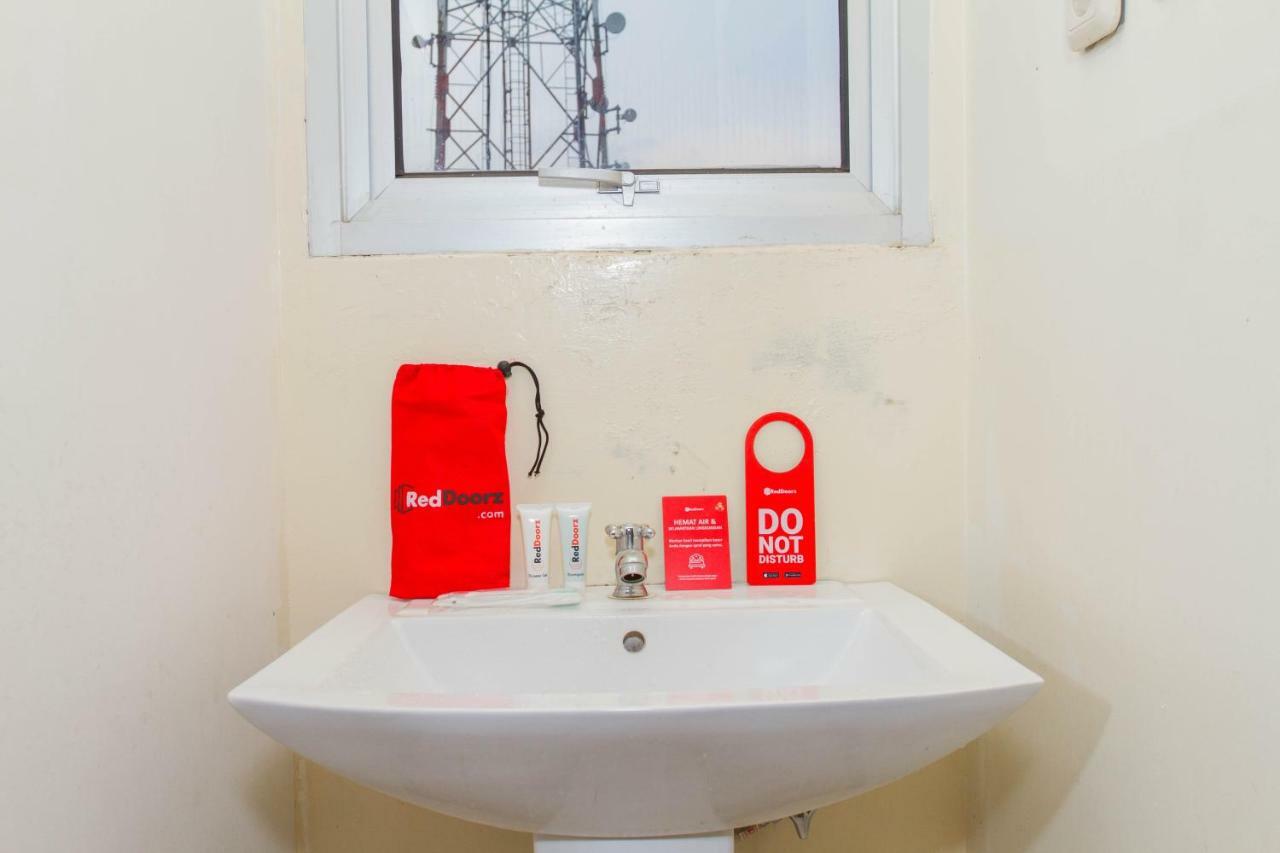 Reddoorz Plus @ Surapati 2 Bandung Ngoại thất bức ảnh