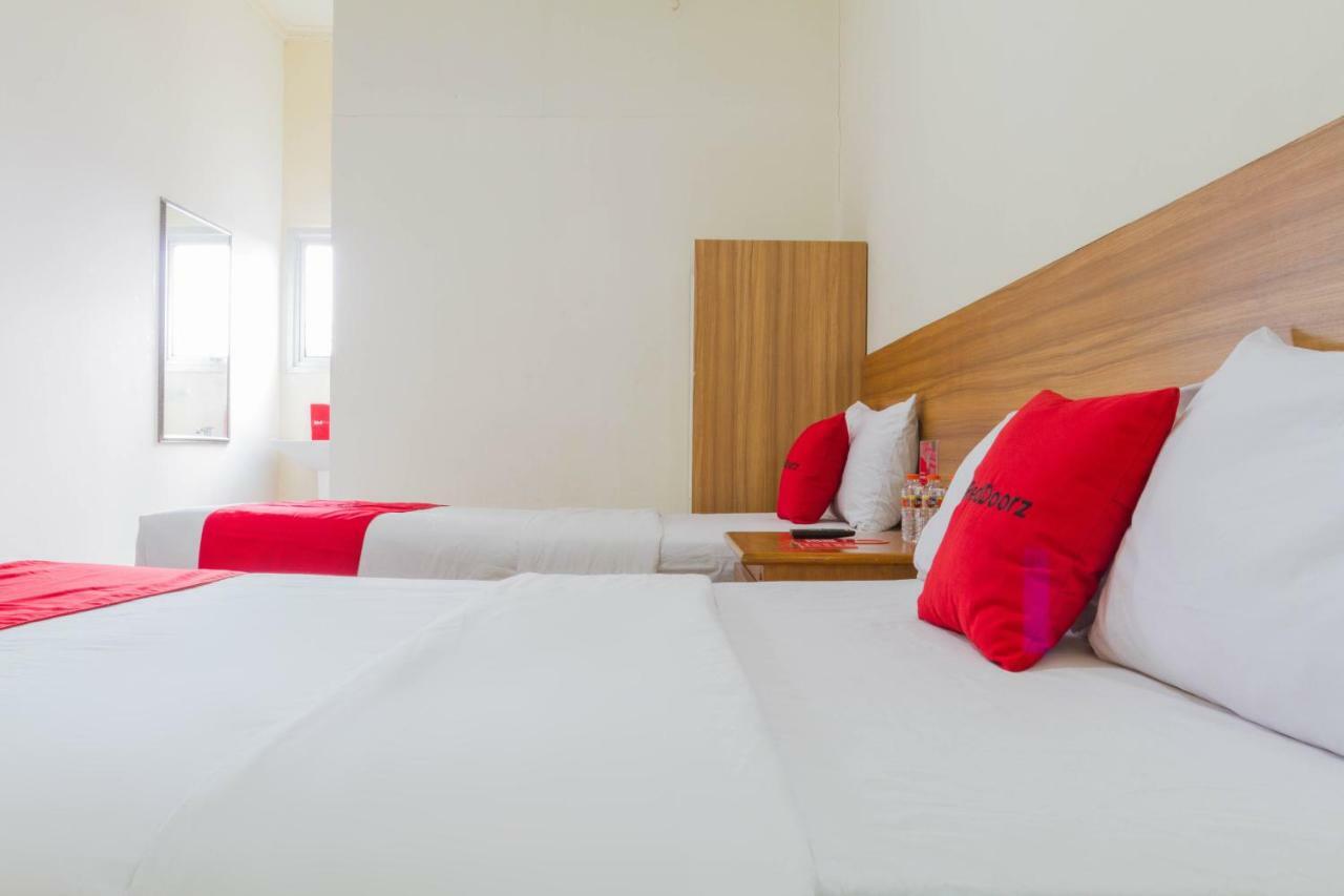 Reddoorz Plus @ Surapati 2 Bandung Ngoại thất bức ảnh